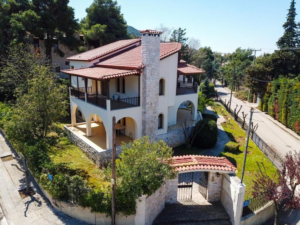 Unique Detached House